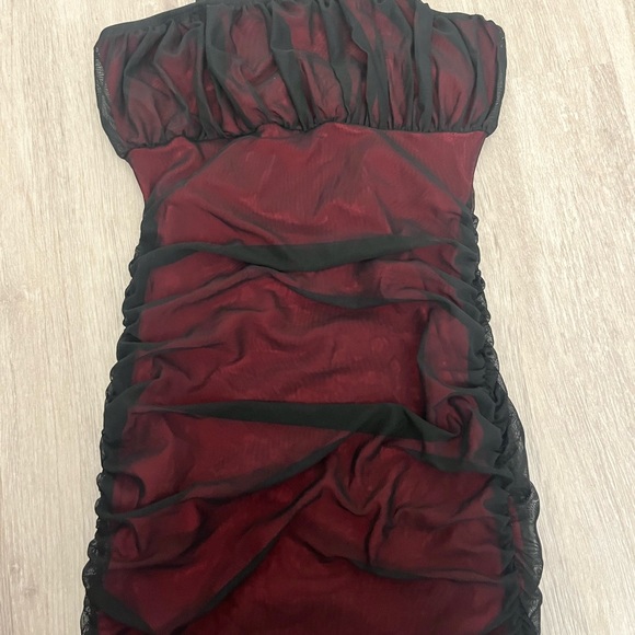 Red scrunched dress - Picture 3 of 6